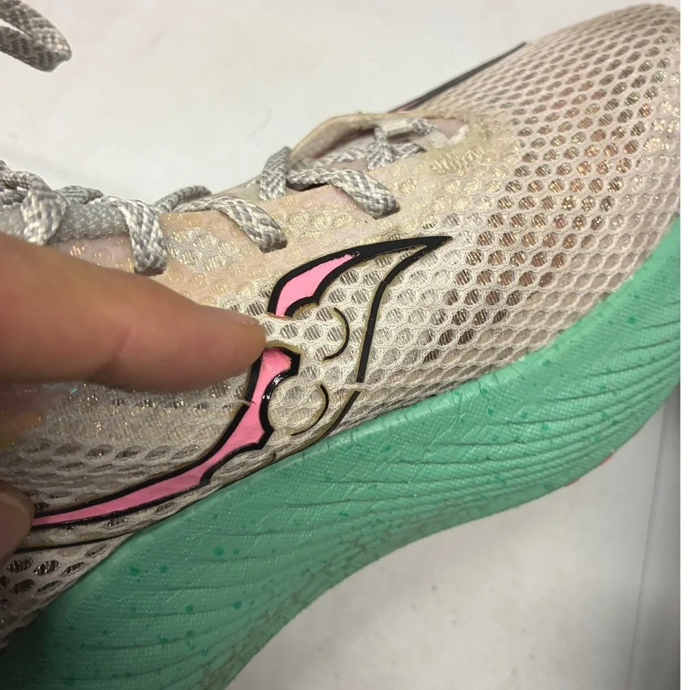 Saucony Endorphin Speed 3 Running Shoes Sneakers Womens Size 8 White Racing Gym